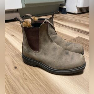 Blundstone square-toe ankle boots